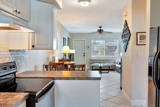 Building Photo - 2109 NE 26th St