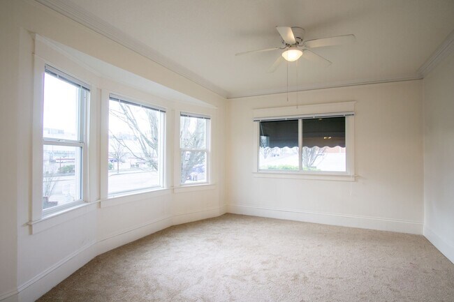 Building Photo - RENT SPECIAL! Gorgeous 2-Bedroom Corner Fl...
