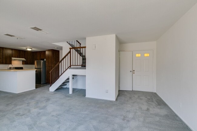Building Photo - Double Primary Townhome with Spacious Backyard in 89115!