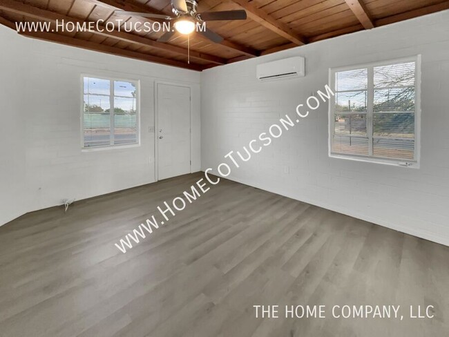 Building Photo - Charming One-Bedroom Home on a Large Corne...