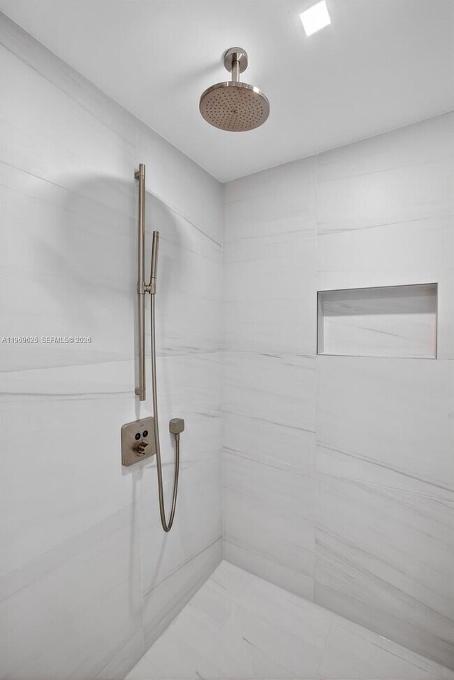 Building Photo - 900 N Ocean Blvd