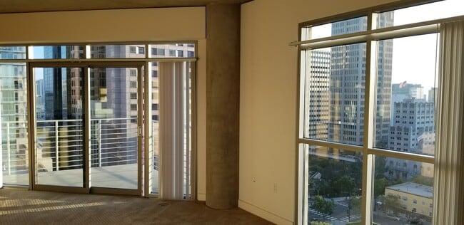 Building Photo - Cortez Hill 2 bed 2bath (downtown), 1217 sqft 2 balconies w/ Great Views!