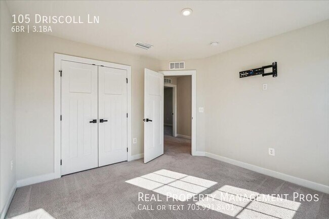 Building Photo - 105 Driscoll Ln