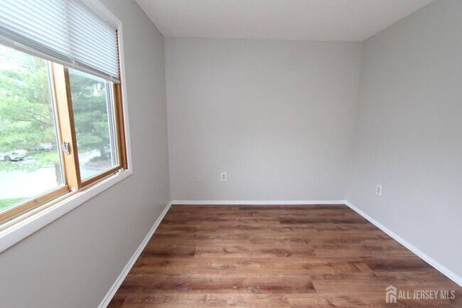 Building Photo - 2202 Aspen Dr