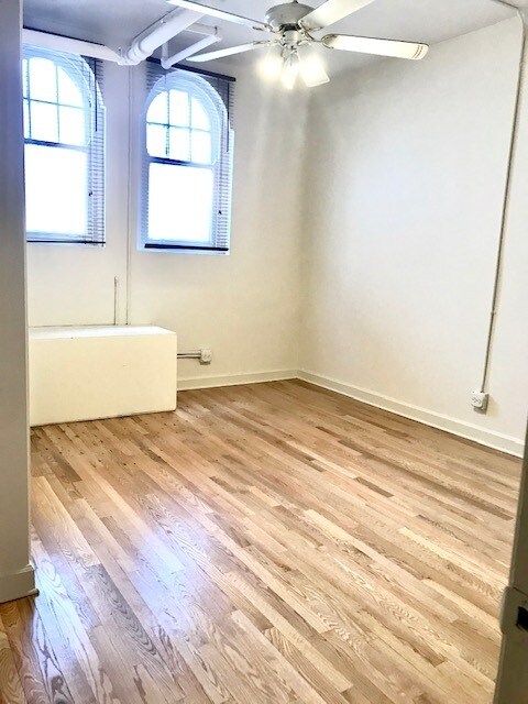 Building Photo - 1824 N Lincoln Park W