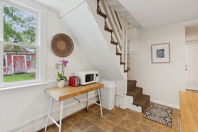 Building Photo - 111 Cottage Rd