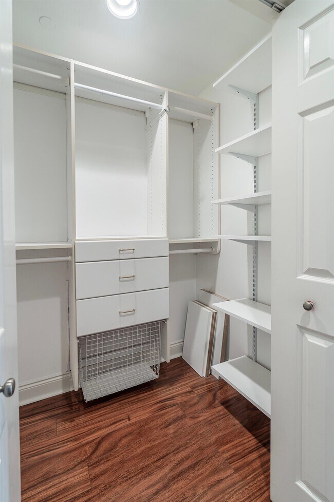 Building Photo - 207 Shearwater Ct W