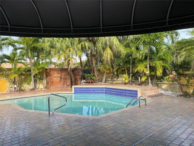 Building Photo - 720 NW 123rd Ave