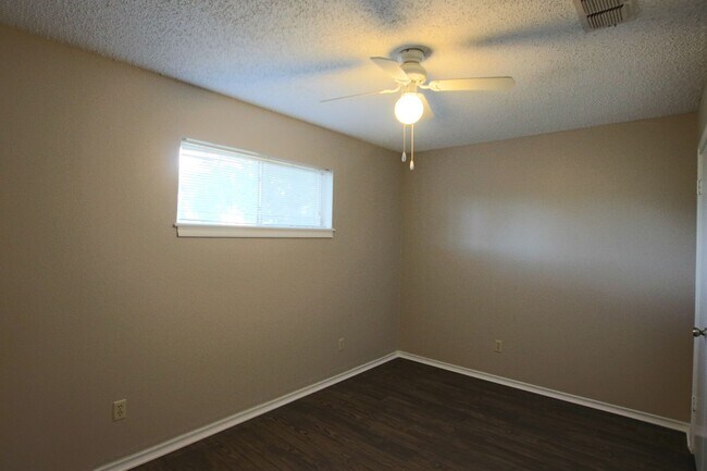 Building Photo - 201 Barbara St