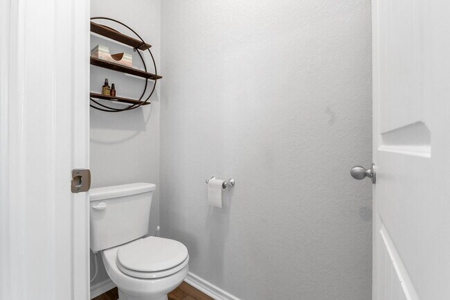 Building Photo - ASK ABOUT FREE APPLICATIONS THROUGH AUGUST!  "Spacious 6-Bedroom Retreat with 3.5 Baths and Over ...