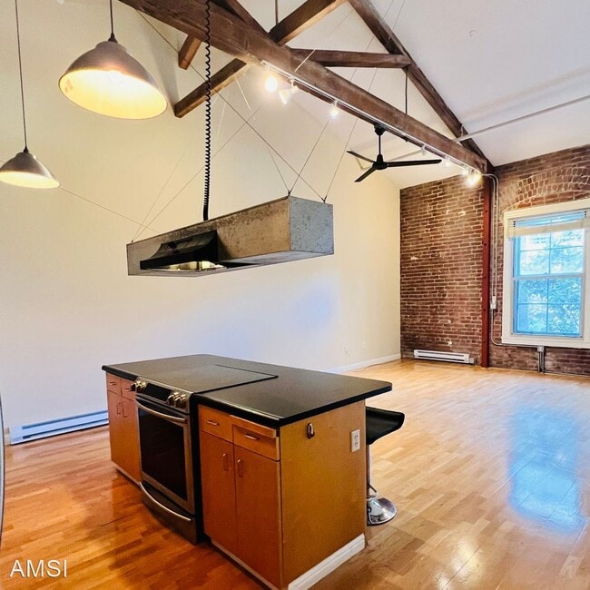 Building Photo - 2 br, 2 bath House - 400 Spear Street #220