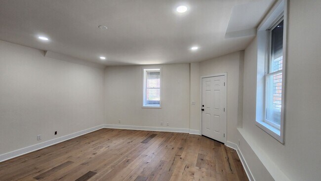 Building Photo - Beautiful Unit in  unit in a good location in south Philly