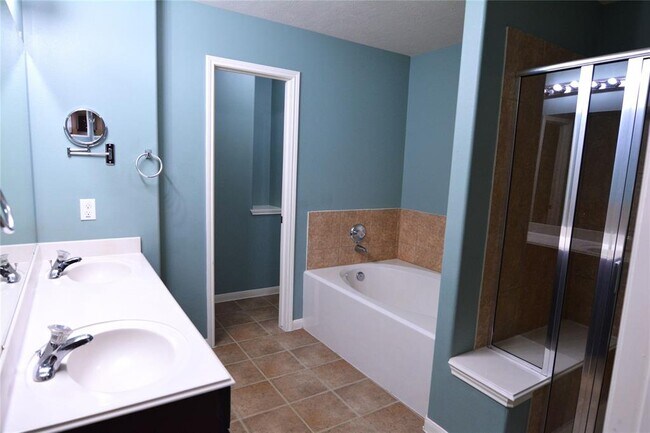 Building Photo - 9303 Daisy Cove Ln