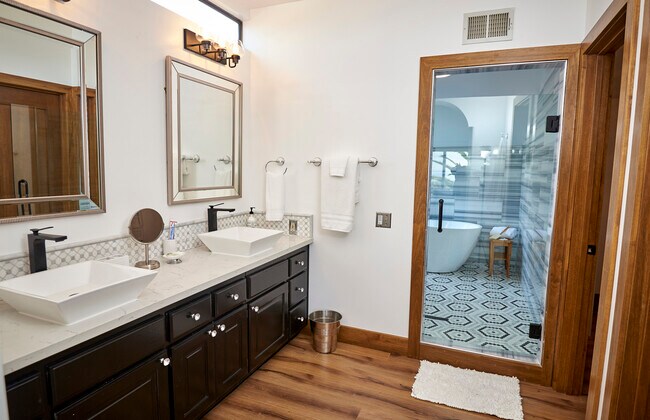 Building Photo - 7080 Via del Mar