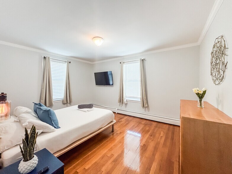 Building Photo - 65 Saint James Cir