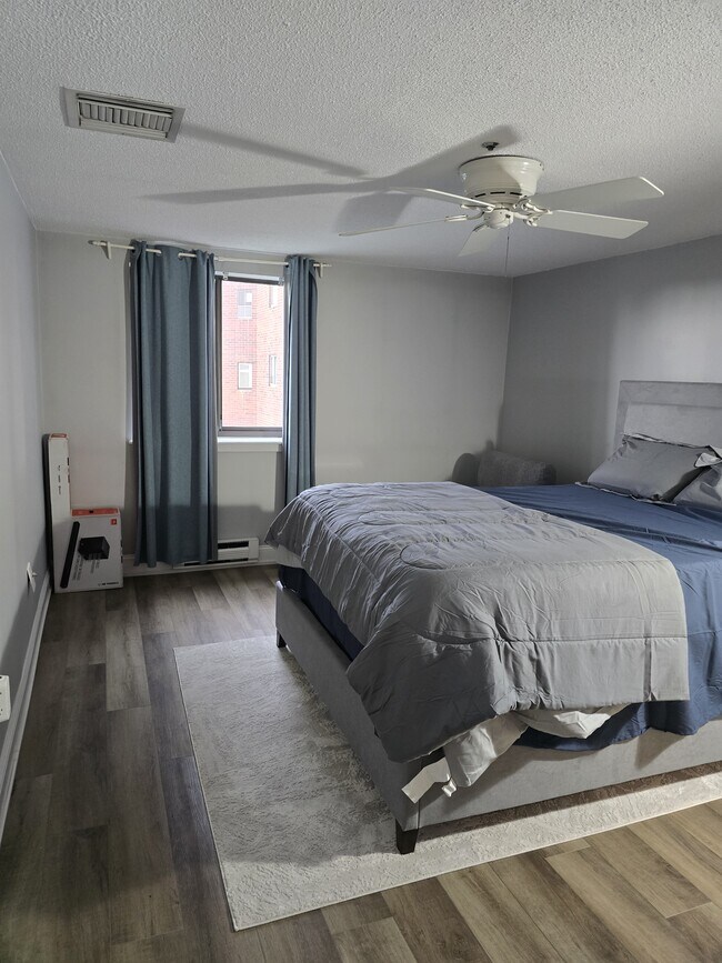 Building Photo - 200 Burkhall St