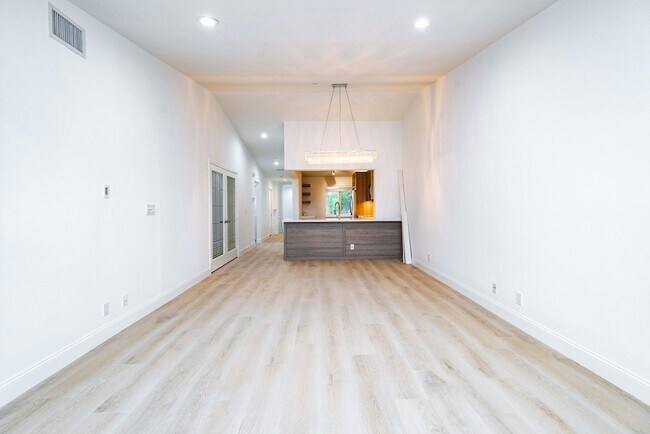 Building Photo - 380 NW 67th St