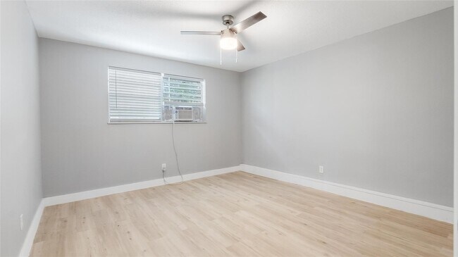 Building Photo - 626 SW 14th Ave