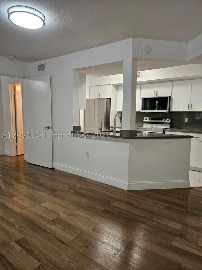Building Photo - 10440 SW 156th Ct
