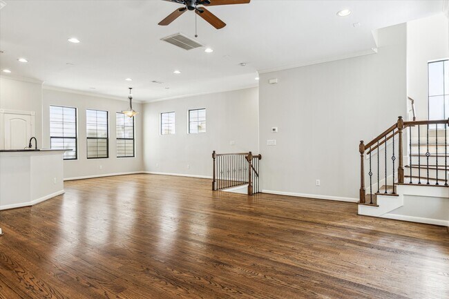 Building Photo - 5308 Larkin St