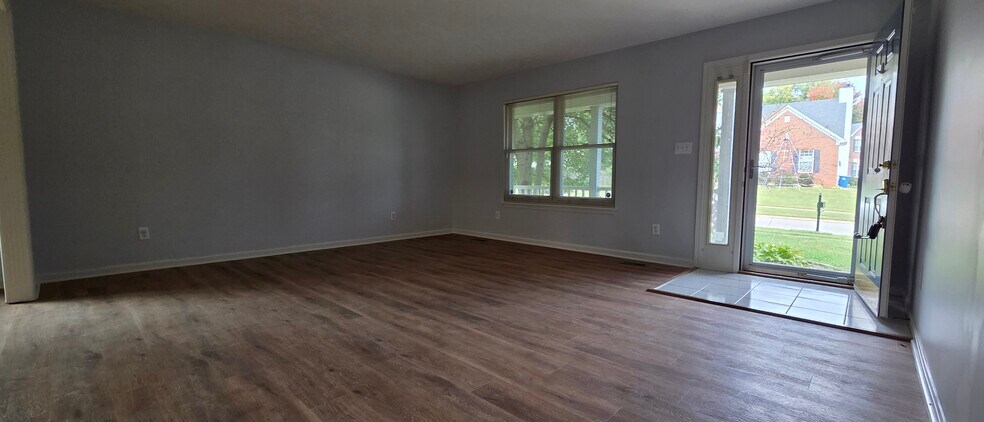 Building Photo - 13606 Saddlecreek Dr