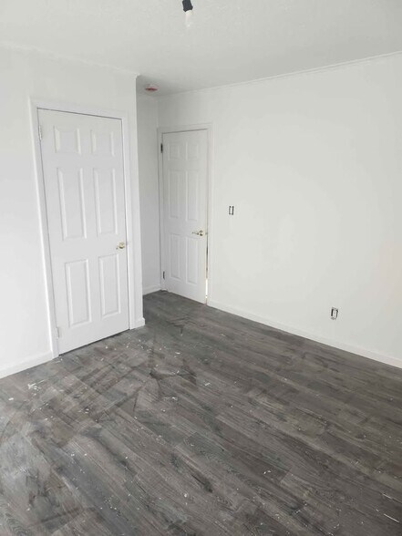 Building Photo - 24 Pine St