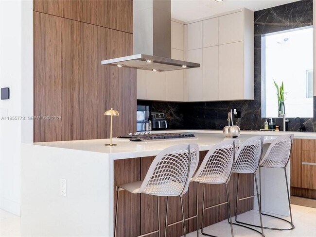 Building Photo - 7451 NW 103rd Ct