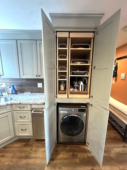 Building Photo - 10 Henchman St