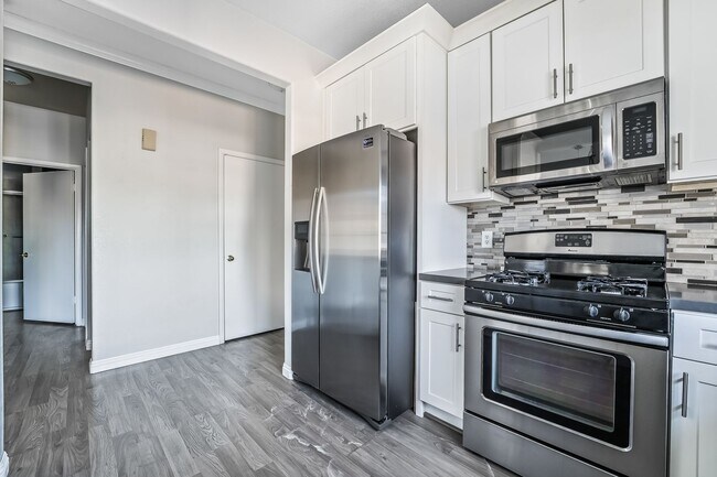 Building Photo - 1851 Hillpointe Rd