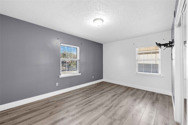 Building Photo - 6014 Belarbor St