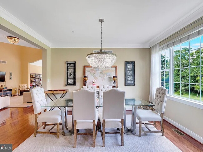 Primary Photo - A stunning end-unit carriage home with an ...