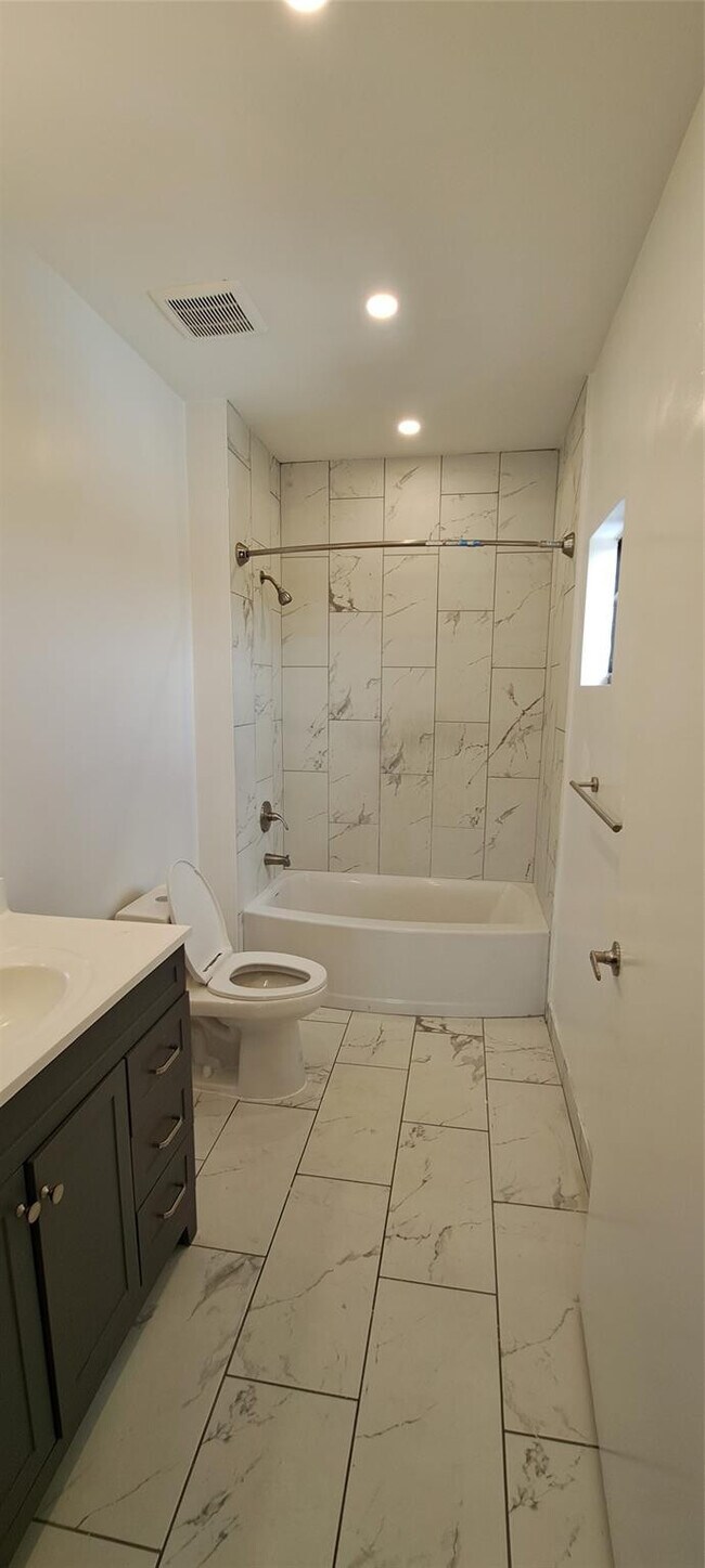 Building Photo - 3801 Davie Blvd