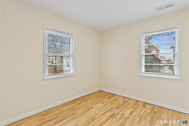 Building Photo - 17 Artic St