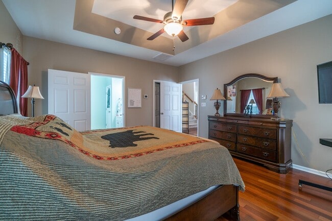 Building Photo - Luxury Golf Course Town Home with Master S...