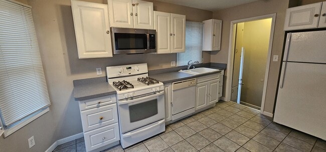 Building Photo - 1421 E 14 Mile Rd