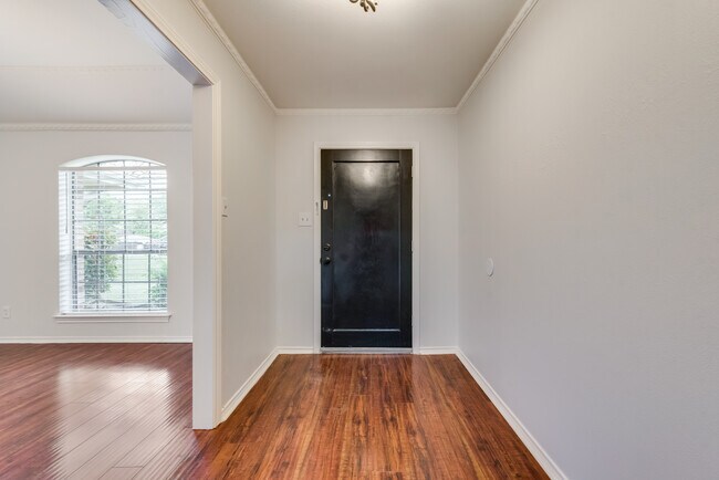 Building Photo - 923 S Greenstone Ln