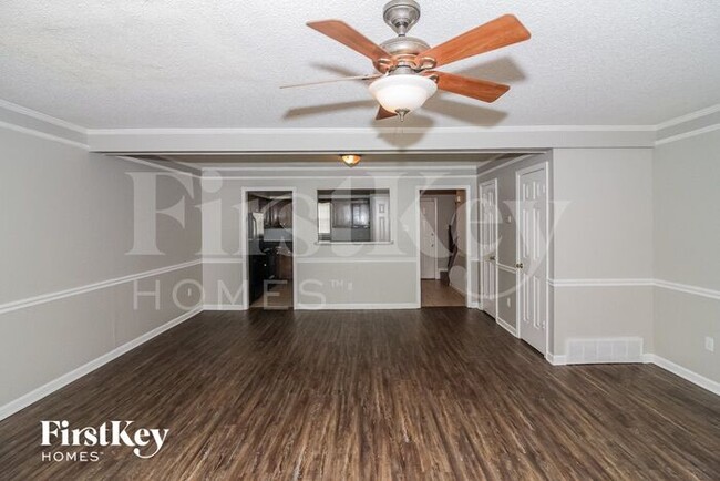 Building Photo - 5864 Ridgehill Dr