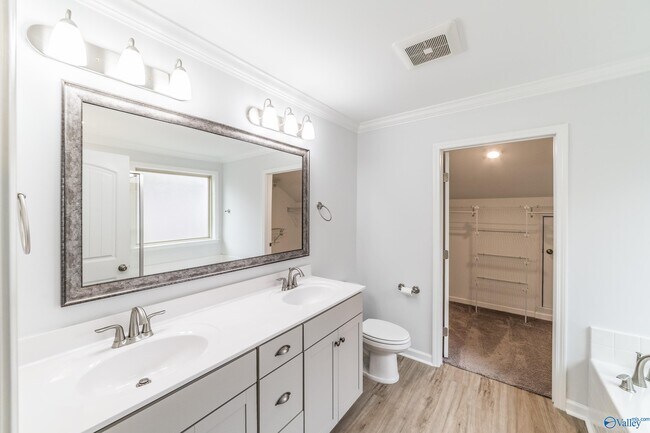 Building Photo - 15036 Lakeside Trail SW