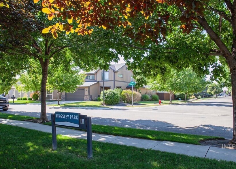 Building Photo - 591 W Kingsley St