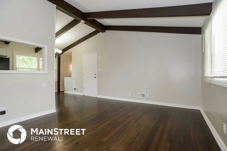 Building Photo - 6852 N Montrose Ave