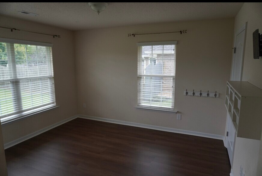 Building Photo - 7009 Lynnfield Dr SE