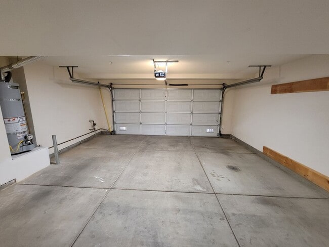 Building Photo - Spacious 3-Bedroom Townhome in Imperial – Available for Lease!