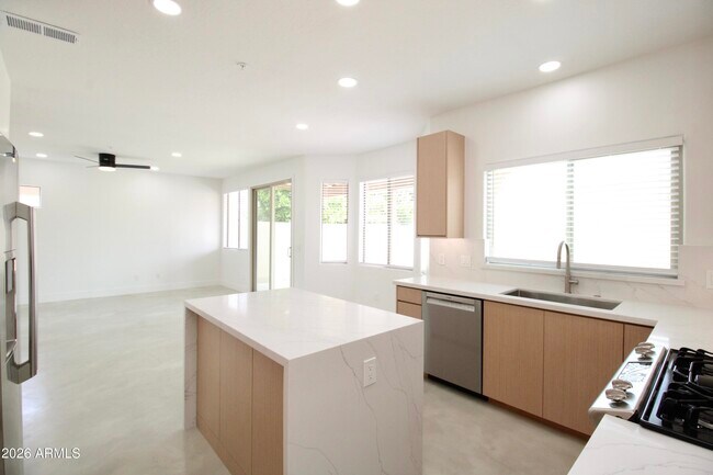 Building Photo - 15019 N 100th Way