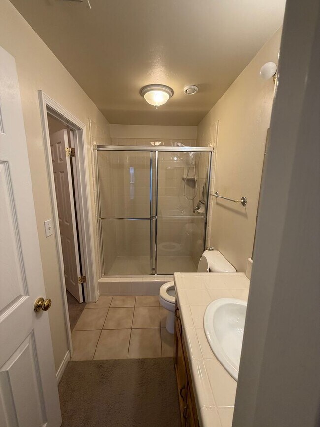 Building Photo - Take a look at this Gorgeous NW Bakersfield Home