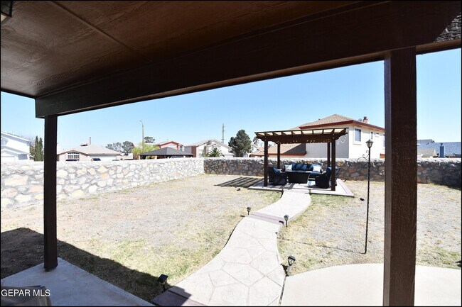 Building Photo - 5060 Silver Sands Ave