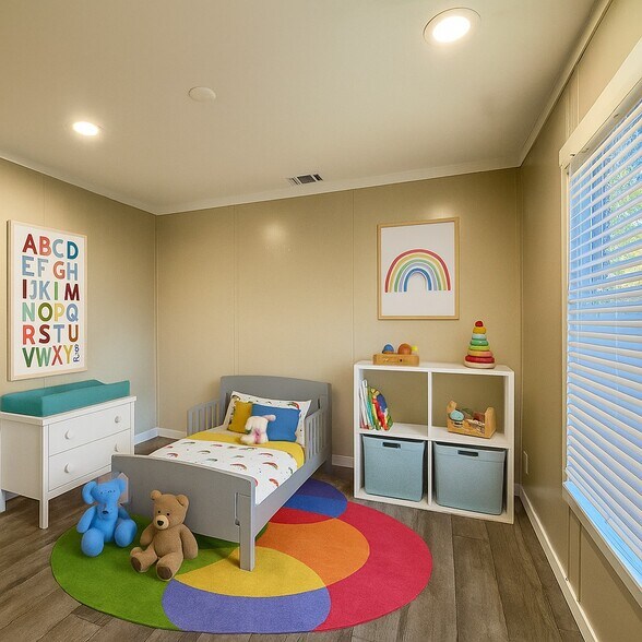 Building Photo - 118 E Semands St