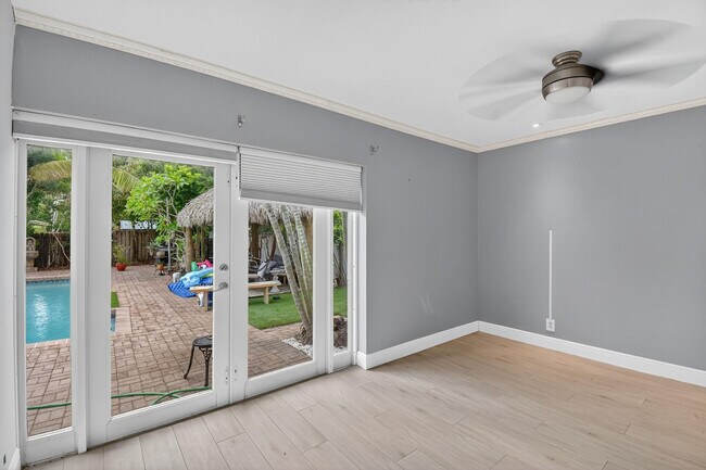 Building Photo - 1606 NE 15th Ave