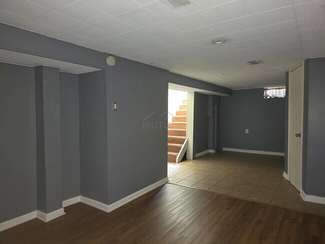 Building Photo - 534 Ardmore Dr