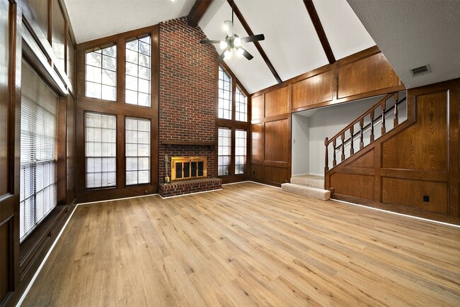 Building Photo - 4003 Greenbriar Dr