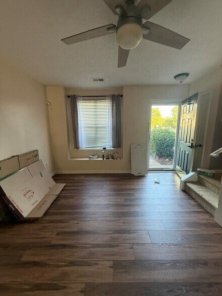 Building Photo - 225 Pawley Ave